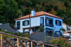 Bluehouse Paradise Right by the Sea